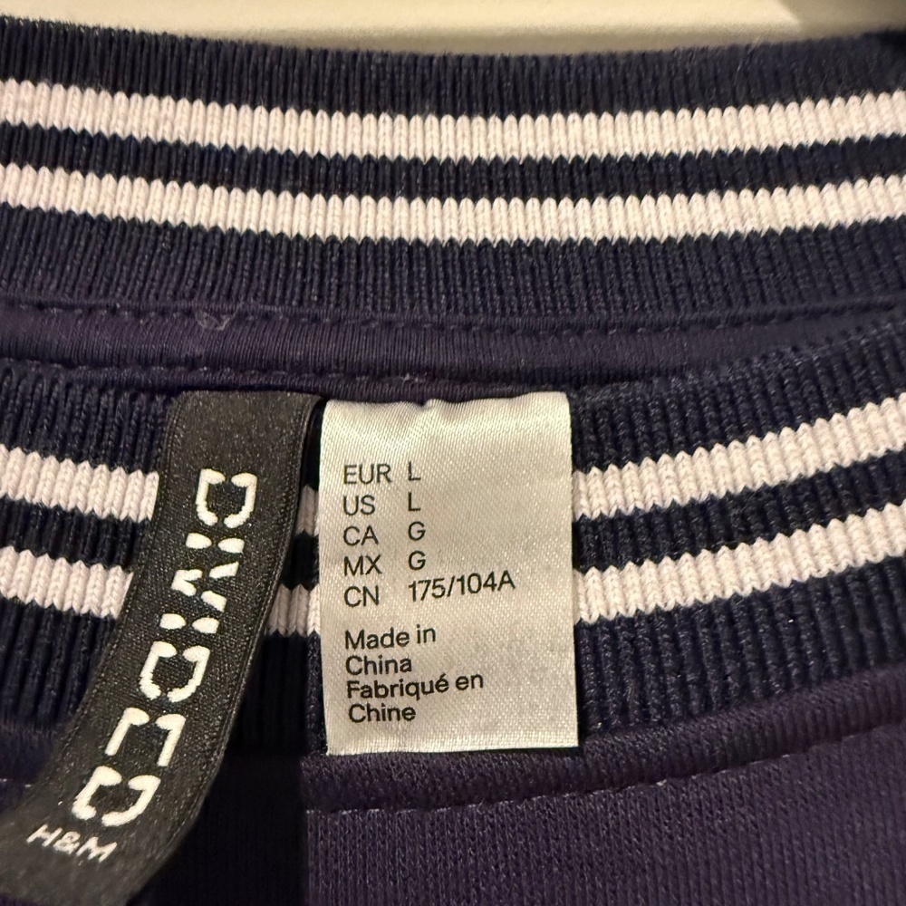 H&M Oversized Navy Blue Basketball Sweatshirt - Picture 4 of 4
